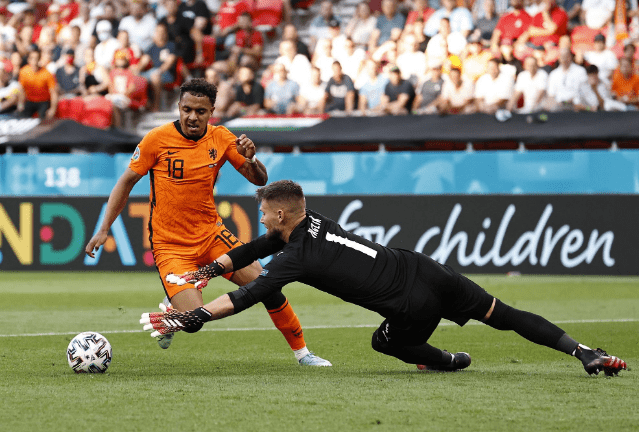 开元棋牌APP-从埃因霍温训练开放日到今晨尼斯再遭质疑，清晨尼斯临场应变(出埃及记法老与众神)